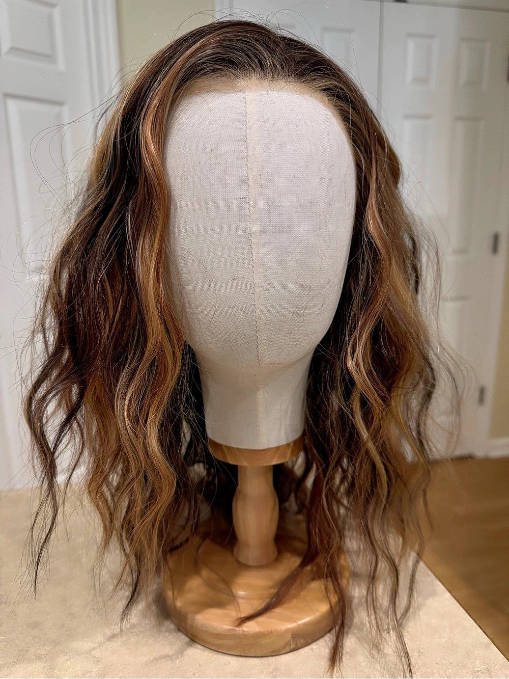 Chic Lifestyle Aria Mocha Latte Wavy Lace Front Wig in Brown Blonde Caramel Red
